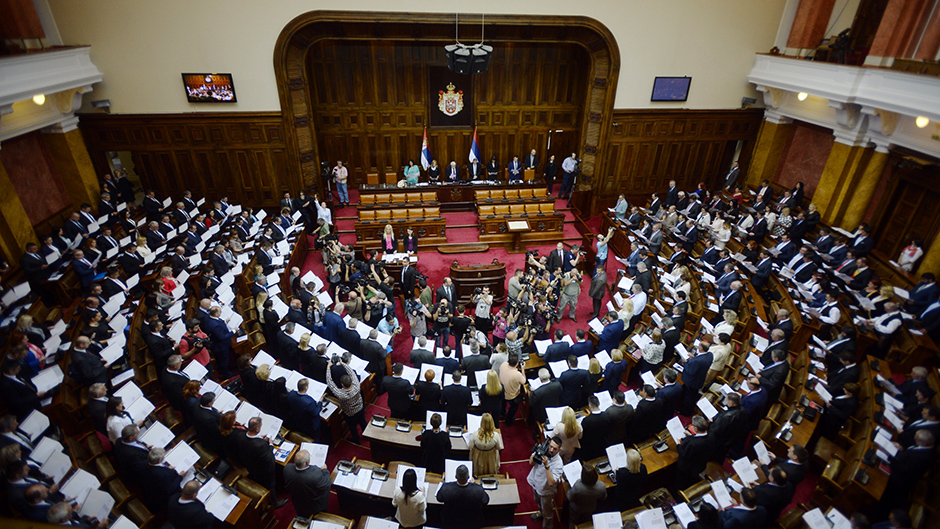 Опозицијата во Србија бара реакција од парламентот за настаните на Косово