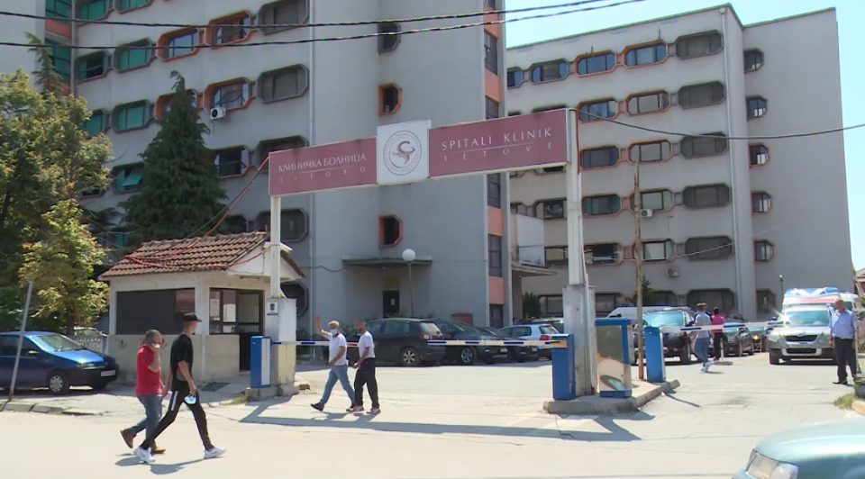 Вучевски: Нема повредени пациенти или медицински персонал по пукањето пред тетовската болница