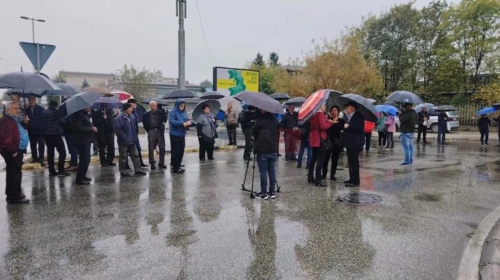 Пендаровски, Ковачевски и Тренчевска да излезат и да го видат овој народ или нека ни ги пратат нивните евтини бифтеци