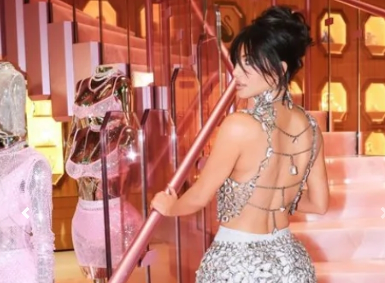Најскапите кристали ги облече на голи гради: Ким Кардашијан најде инспирација во ОВАА славна дама