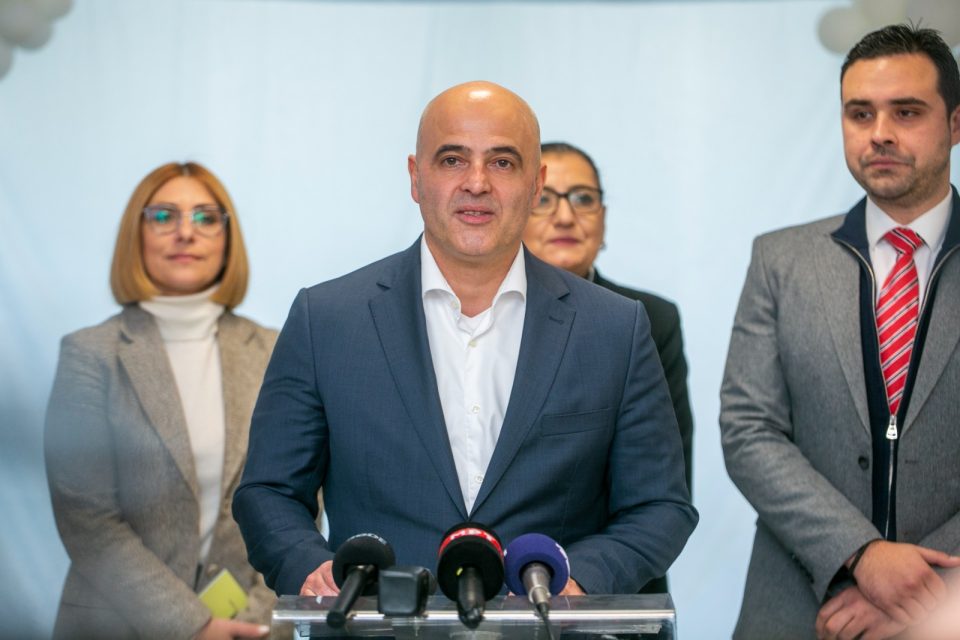 ВМРО-ДПМНЕ: Ковачевски месечно зема плата од над 2500 евра, а на пензионерите и студентите им дава по 1000 денари