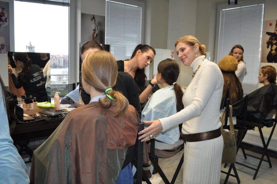 Приватниот центар за стручна обука Академија Леонтиќ нуди огромни можности, стипендии кои се целосни и делумни за фризери, козметичари и масери