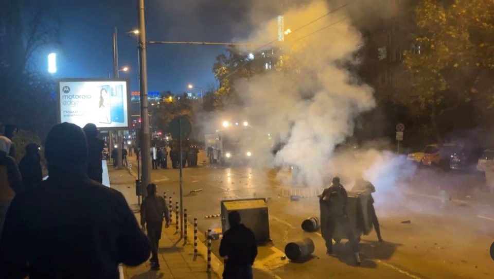 Хаос во Софија, навивачите бараат промени во фудбалот во Бугарија (ВИДЕО)