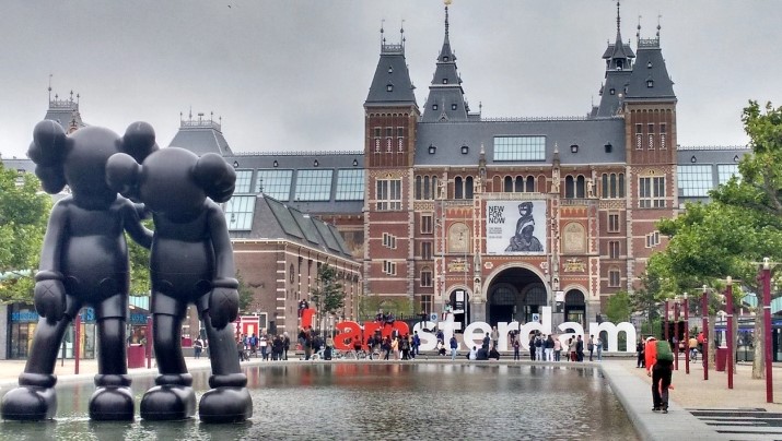 Десетици илјади луѓе во Амстердам се собраа на протест за климата