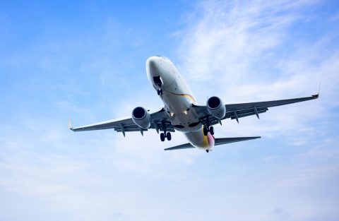 Ги доведуваат патниците во заблуда: Пријавени 17 авиокомпании