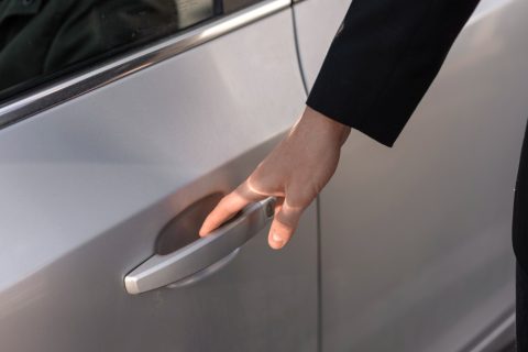 Измамен маж: На познаник му го позајмил своето „БМВ“, нема да верувате што се случило