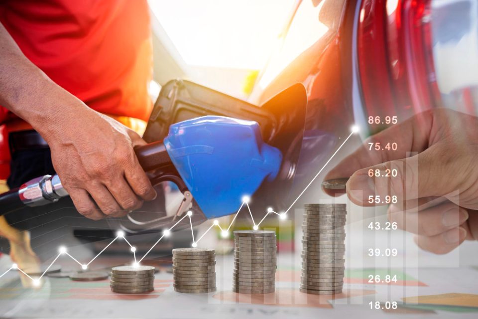 Од полноќ нови цени на горивата – поевтинуваат бензините и дизелот
