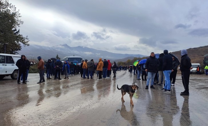 Синдикат на ,,Еуроникел”: Блокадата на патот Градско – Прилеп продолжува додека не добиеме плата за октомври