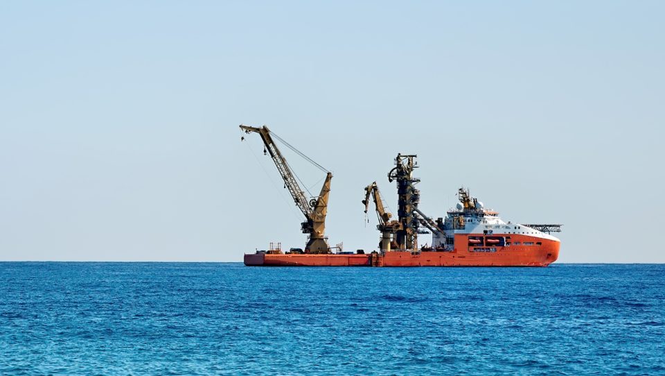 Продолжува спасувачката акција за пронаоѓање на исчезнатите 12 морнари во потонатиот товарен брод кај грчкиот остров Лезбос