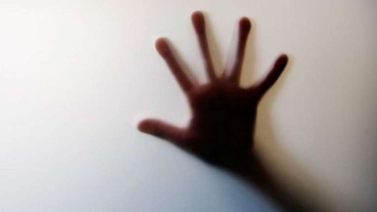ПЕДОФИЛ: Скопјанец допирал малолетничка по телото