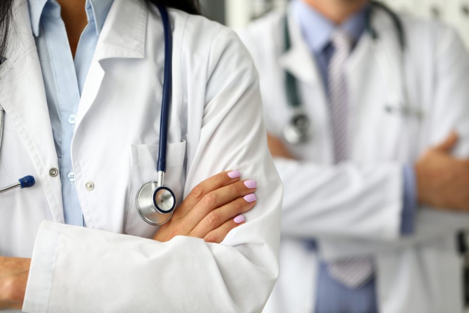 Лекарите не се чувствуваат безбедно, сакаат построги казни за напад на здравствените работници