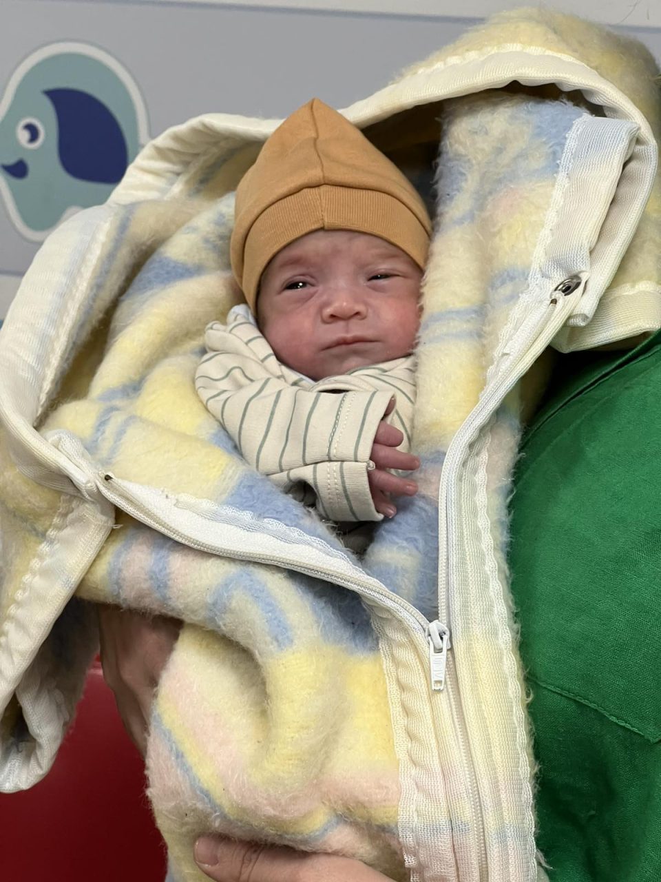 ФОТО: Бебето Едон родено со 940 грама си замина дома по 77 дена поминати на ГАК