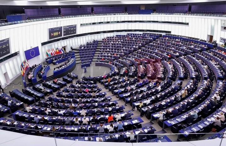 Европскиот парламент бара построга примена на санкциите на ЕУ против Русија