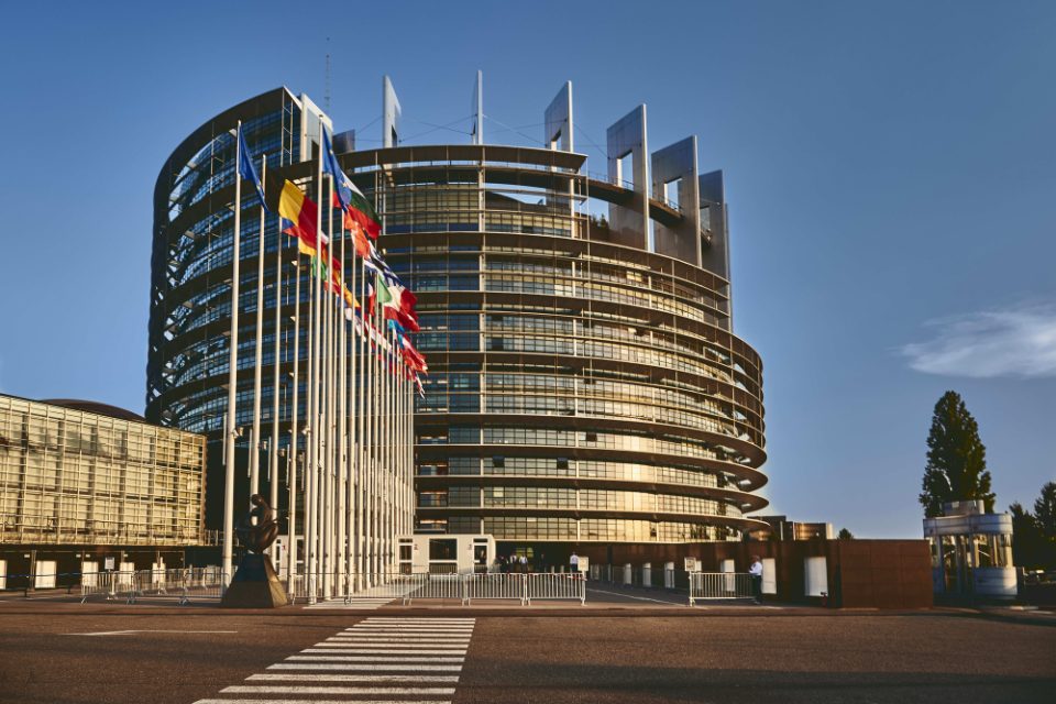 Европскиот парламент ja изгласа резолуцијата за Србија