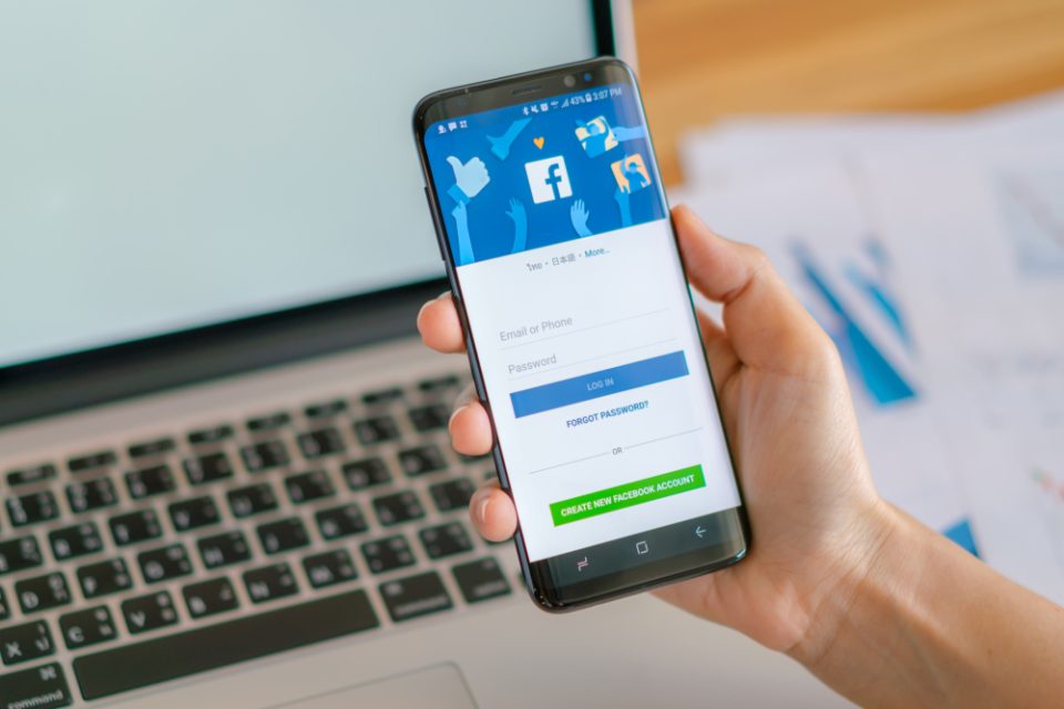 ВЕЌЕ НЕМА ДА ВИ СЕ ПРИКАЖУВА ИСТА СОДРЖИНА: Фејсбук воведува значителна промена, сака да се споредува со оваа „заразна“ апликација за младите