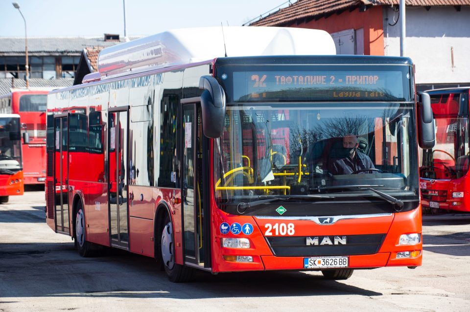 Автобусите во четврток ќе сообраќаат по саботен возен ред