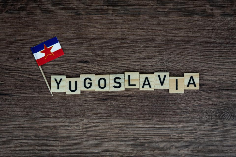 Земјите од поранешна Југославија мора да се соочат со ужасите од минатото или ризикуваат да се вратат во конфликт, вели функционер од СЕ