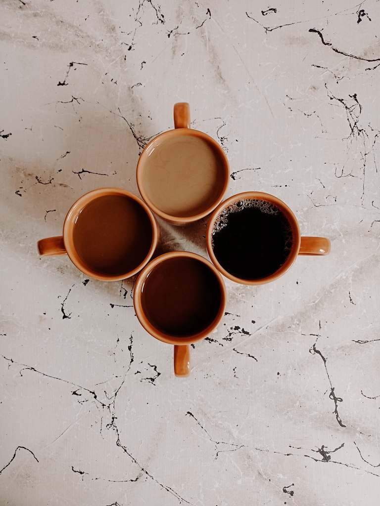 Зачини кои може да ги додадете во кафето за да го забрзате метаболизмот
