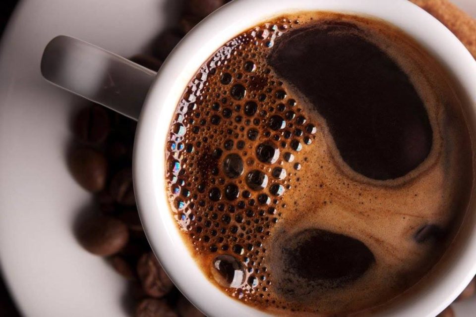 Два зачини кои можете да ги додадете во кафето секое утро за побрз метаболизам