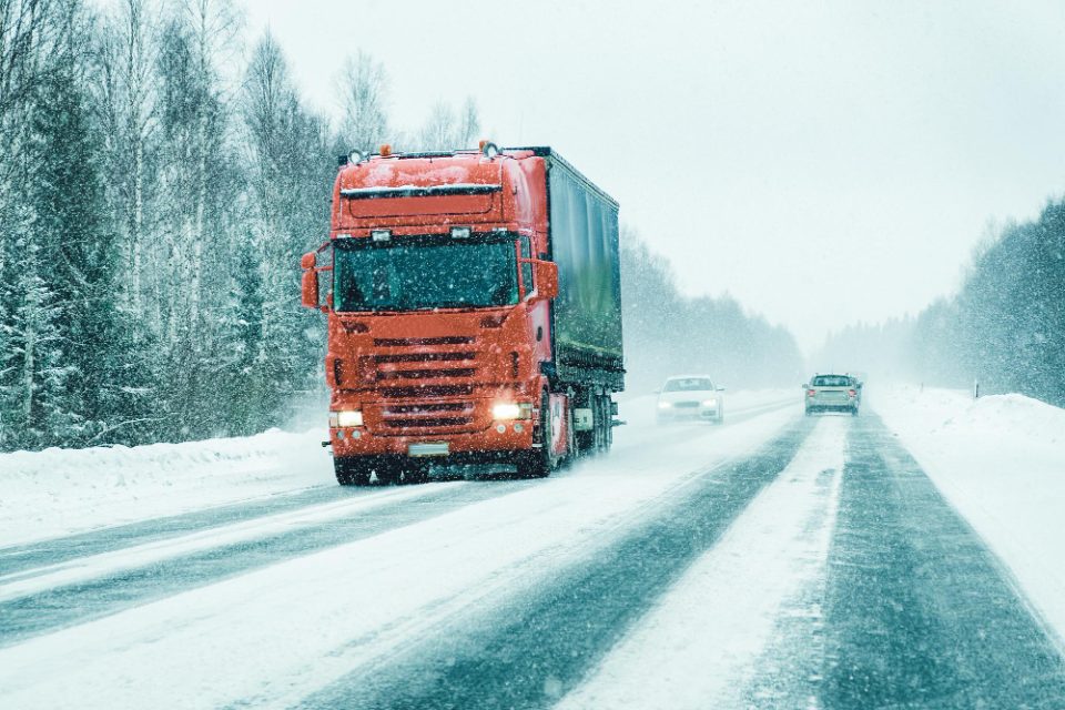 Забрана за тешки товарни возила на патот Гостивар-Маврово и Гостивар-Стража-Кичево