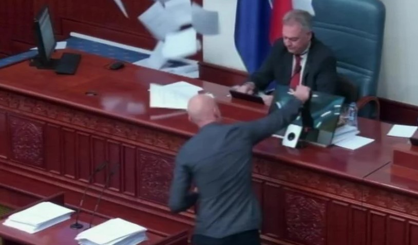Ковачки: Скандалот во Собрание со фрлање на листовите со амандмани е режиран од Талат Џафери и Димитар Апасиев за да се направи дефокус од темата двојни избори