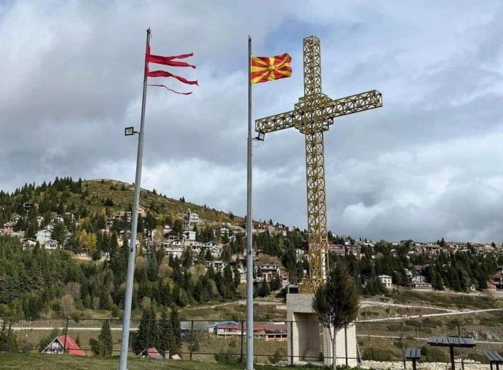 ДУИ и Општина Тетово реагираат на поставениот крст на Попова Шапка