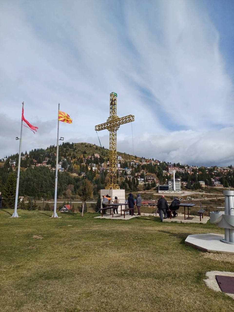 Крстот на Попова Шапка поставен на црковно земјиште