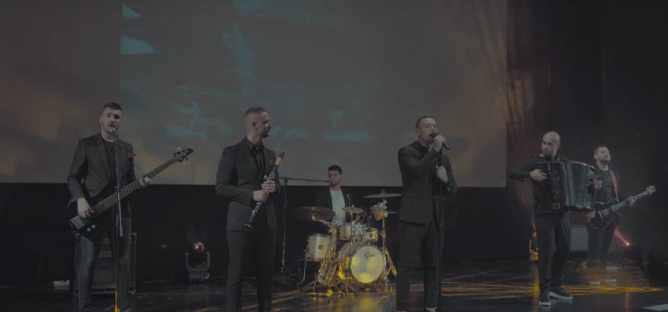 Вака се сака Македонија: Либеро бенд со сплет од прекрасни македонски песни ги разбуди емоциите кај сите  (ВИДЕО)