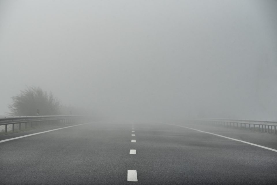 Намалена видливост од 50 до100 метри поради магла на патот Лисец – Попова Шапка