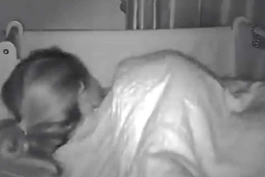 ВИДЕО: Снимен драматичен момент: Мајка спаси бебе од налетот на бурен ветер кој го скрши прозорецот