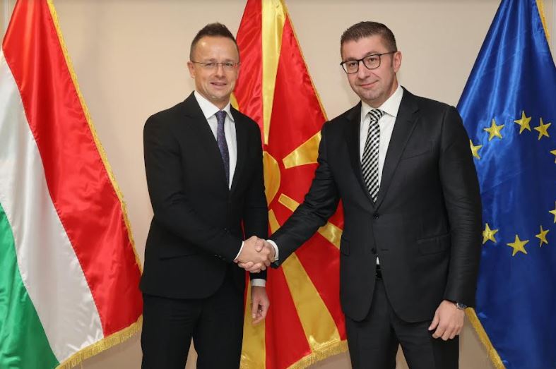Средба Мицкоски – Сијарто: Македонија е предолго надвор од ЕУ поради неразумни билатерални пречки