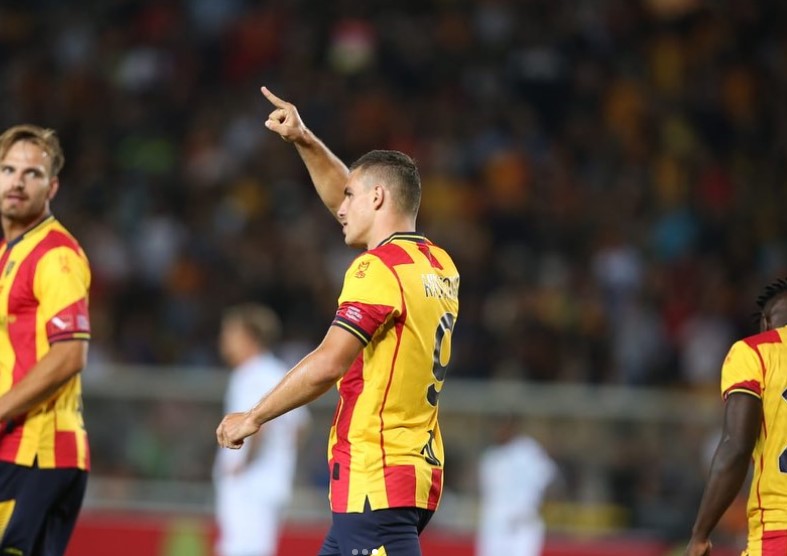 Црногорецот кој е мета на Манчестер Јунајтед преку Инстаграм продава „Голф 8“ (ФОТО)