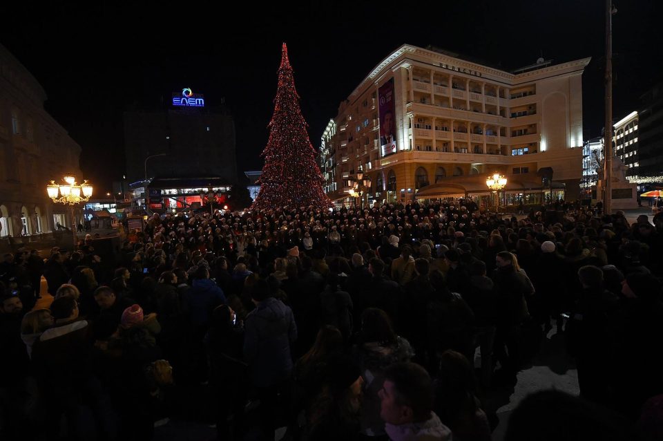 Скопје и скопјани ЗАСЛУЖУВААТ новогодишно украсен град- од Градот засега молк