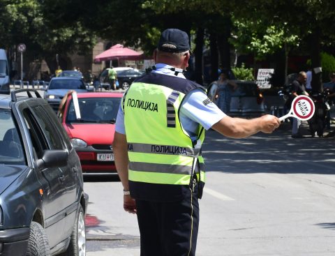 Во Скопје казнети 100 возачи