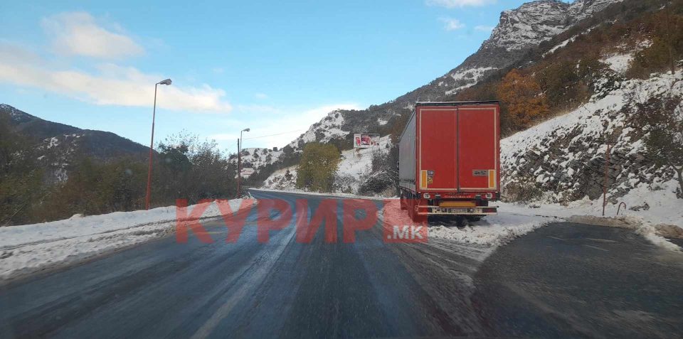 За време на викендот се најавуваат обилни врнежи снег, од „Македонија пат“ апелираат да се вози внимателно