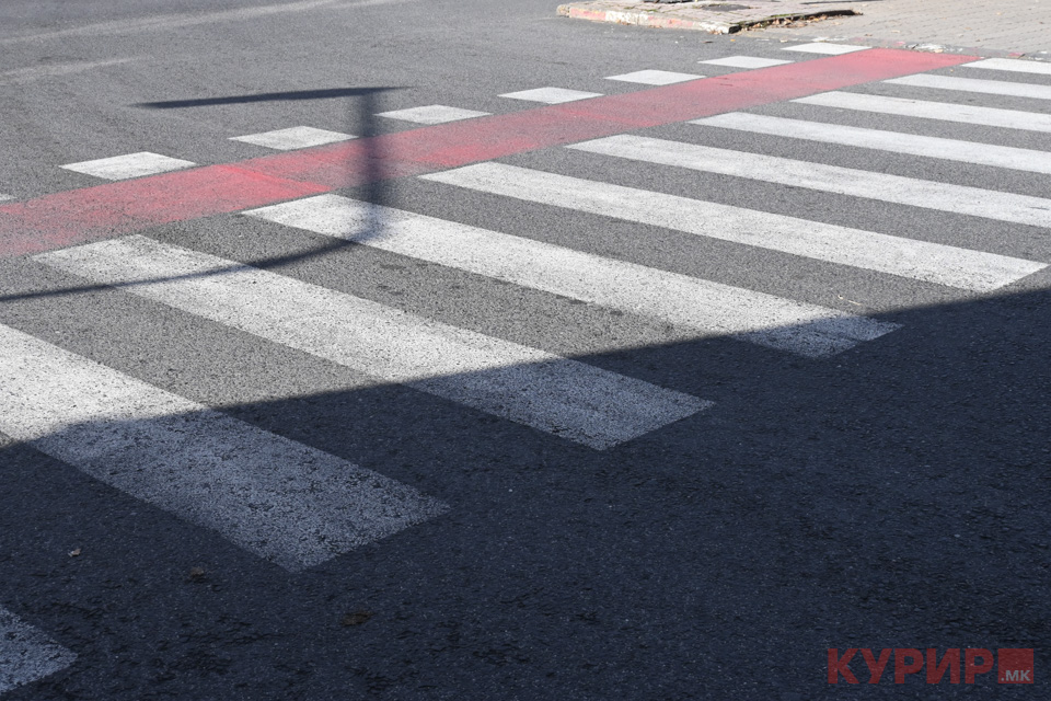 Се судриле две возила, настрада малолетничка- пешак од Скопје