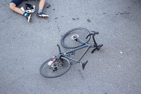Велосипедистка удрила во пешак на „Партизанска“, двајцата се повредени