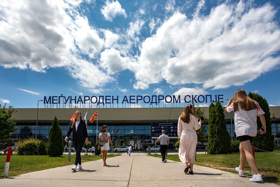 Нападната вработена на скопскиот аеродром