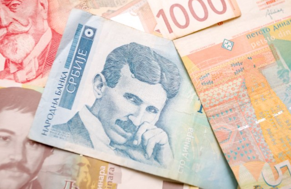 Во Србија просечна плата во септември е 735 евра, половина од вработените зеле помалку од 560 евра
