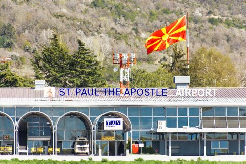 Покажна вежба со симулација на опожарен авион на охридскиот аеродром