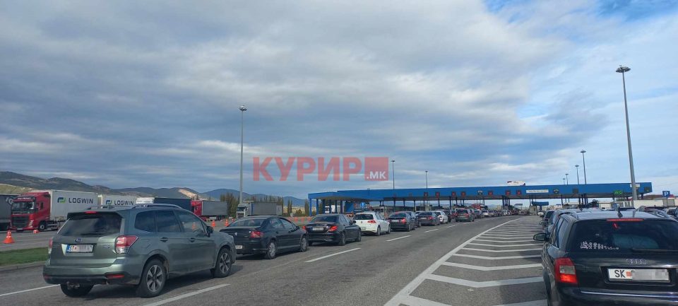 ЗАСТОЈ УТРОВО НА „ТАБАНОВЦЕ“ – за излез од Македонија се чека дури половина час, колони возила заглавени уште од утрово (ФОТО)