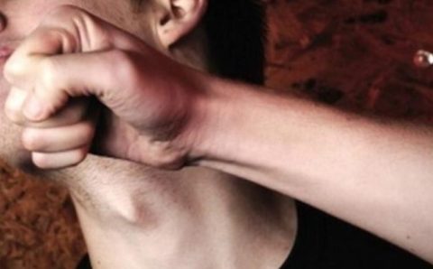 Маж пријавил напад од четири лица во подземна гаража во Центар, едно било вооружено