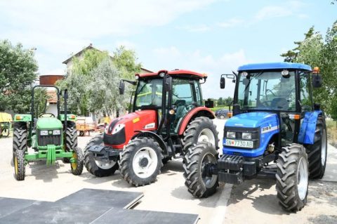 СЕ ПРОДОЛЖУВА РОКОТ ЗА ЛЕГАЛИЗАЦИЈА НА ТРАКТОРИ, ПРИКОЛКИ И ДРУГИ МАШИНИ: Едногласно усвоен Предлог законот за изменување и дополнување на Законот за возила