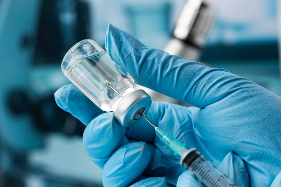 АстраЗенека призна дека нејзината вакцина против Ковид-19 може да предизвика ТТС