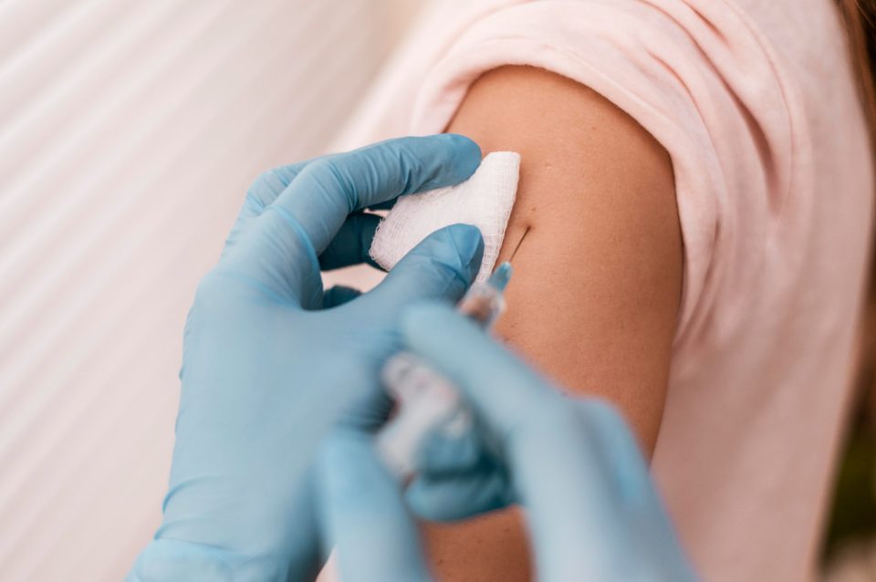 Демири: Имунизацијата е најголемото достигнување, досега вакцинирани повеќе од 22.000 лица