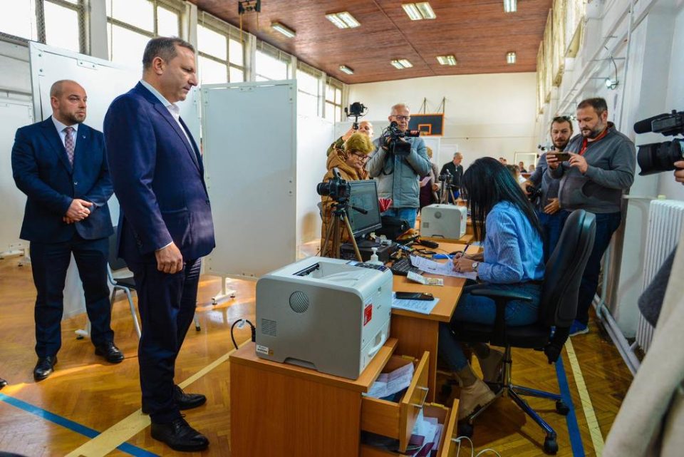 Спасовски во посета на пунктот за промена на лични документи без закажување во ПС „Пролет”: Системот овозможува околу 1000 граѓани во еден ден да ја поминат процедурата