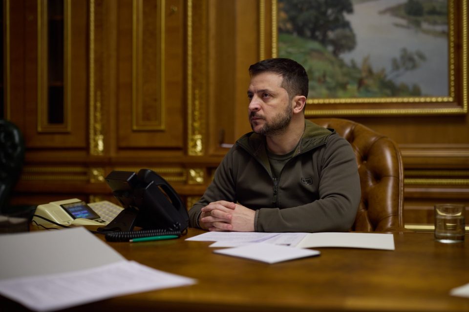 Зеленски го прогласи Залужни за херој на Украина