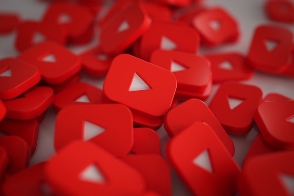 YouTube почнува да ги блокира членовите на семејната претплата надвор од домаќинството
