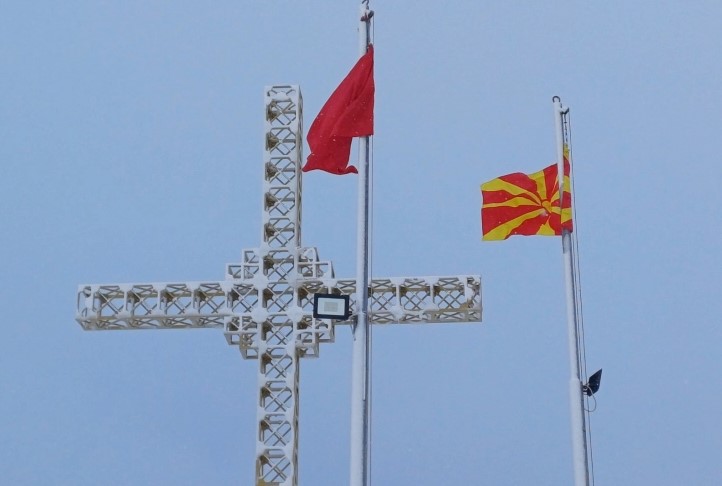 Извршен службен разговор со второосомничениот за симнување на знамето во манастирот на Попова Шапка