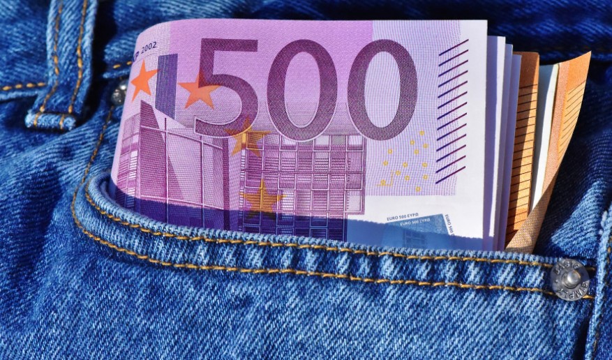 Маж пуштил во оптек фалсификувани 500 евра